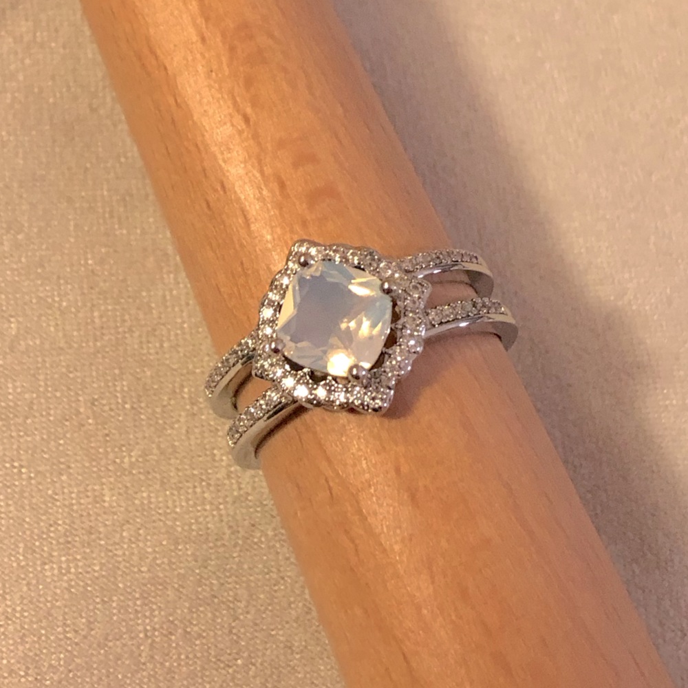 EUC Ring Bomb Party CZ & Lab Created Stone Double Band Ring, SZ 9